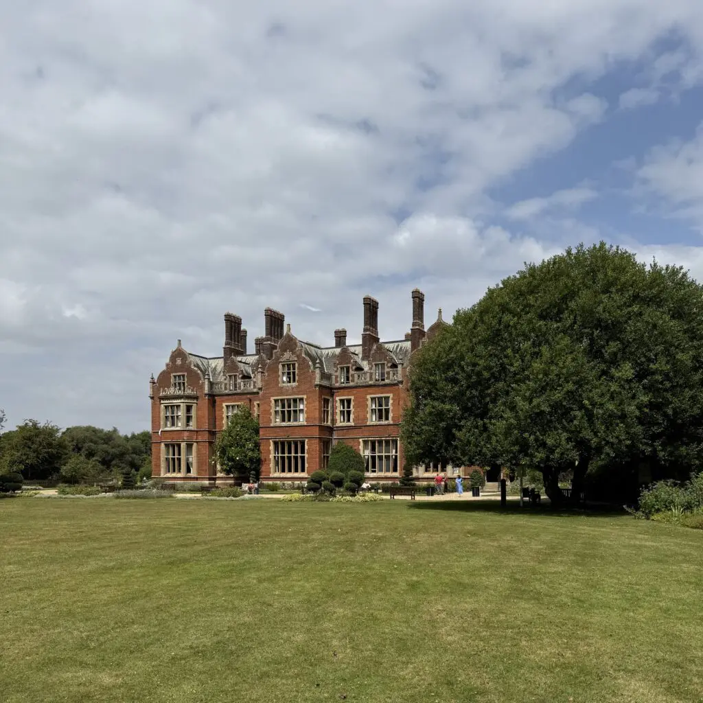 living in the frequency of the present moment